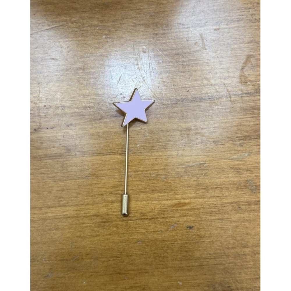 Marc‎ Jacob's Purple star pin accessories